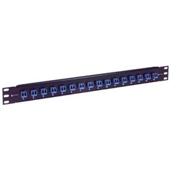 1.75×19英寸（4.4×48.3厘米）配线架，带16个LC多模耦合器的图片